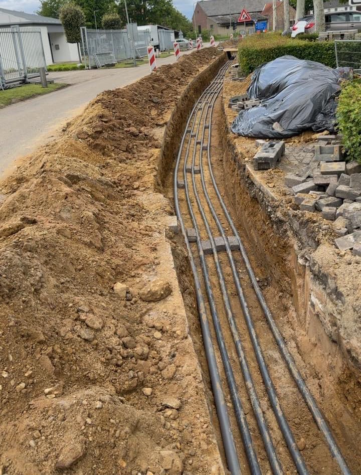 Leidingtracé langs de weg tijdens infrawerk in Meerssen